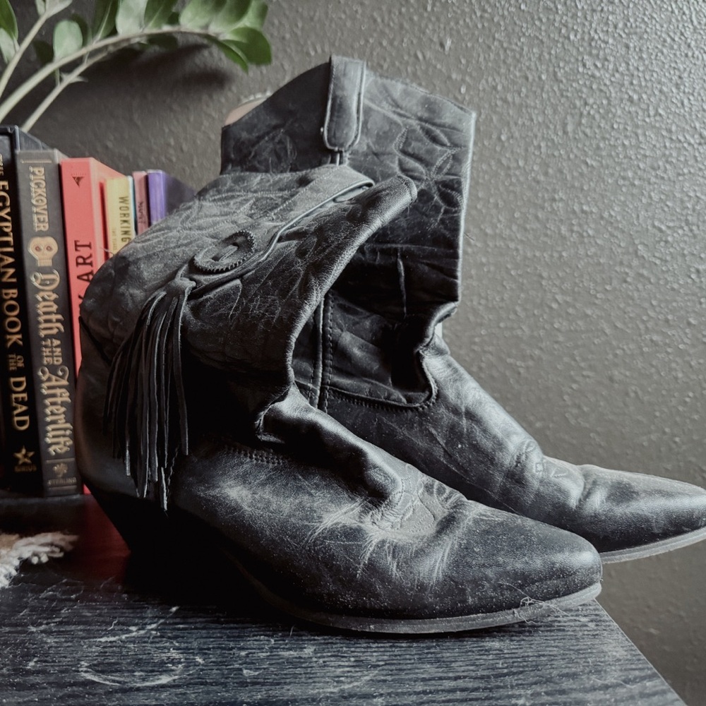 Fringe Laredo vintage leather cowgirl boots